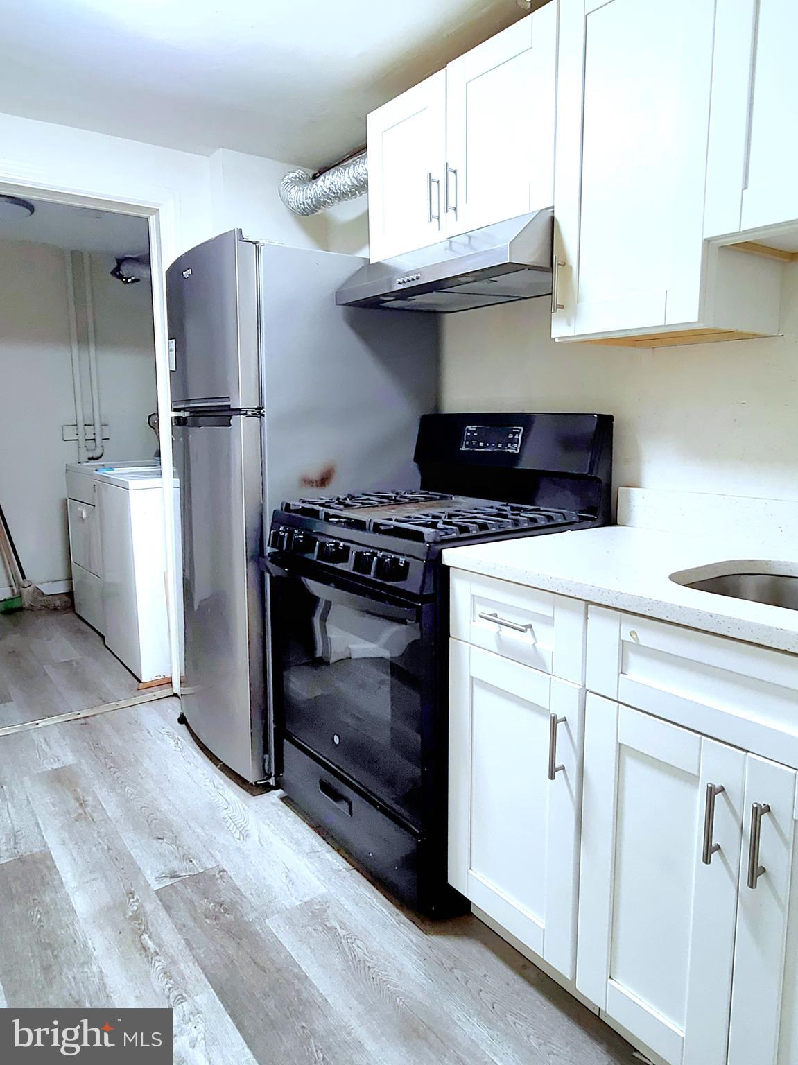 8520 Chestnut Oak Road Parkville, MD 21234 - Photo 23 of 28 a kitchen with a stove and a refrigerator