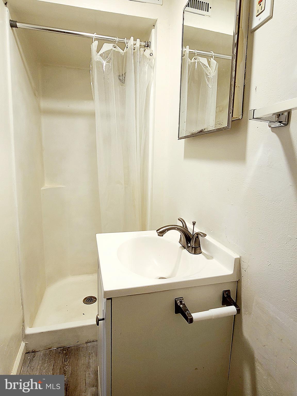 8520 Chestnut Oak Road Parkville, MD 21234 - Photo 26 of 28 a bathroom with a sink and a mirror