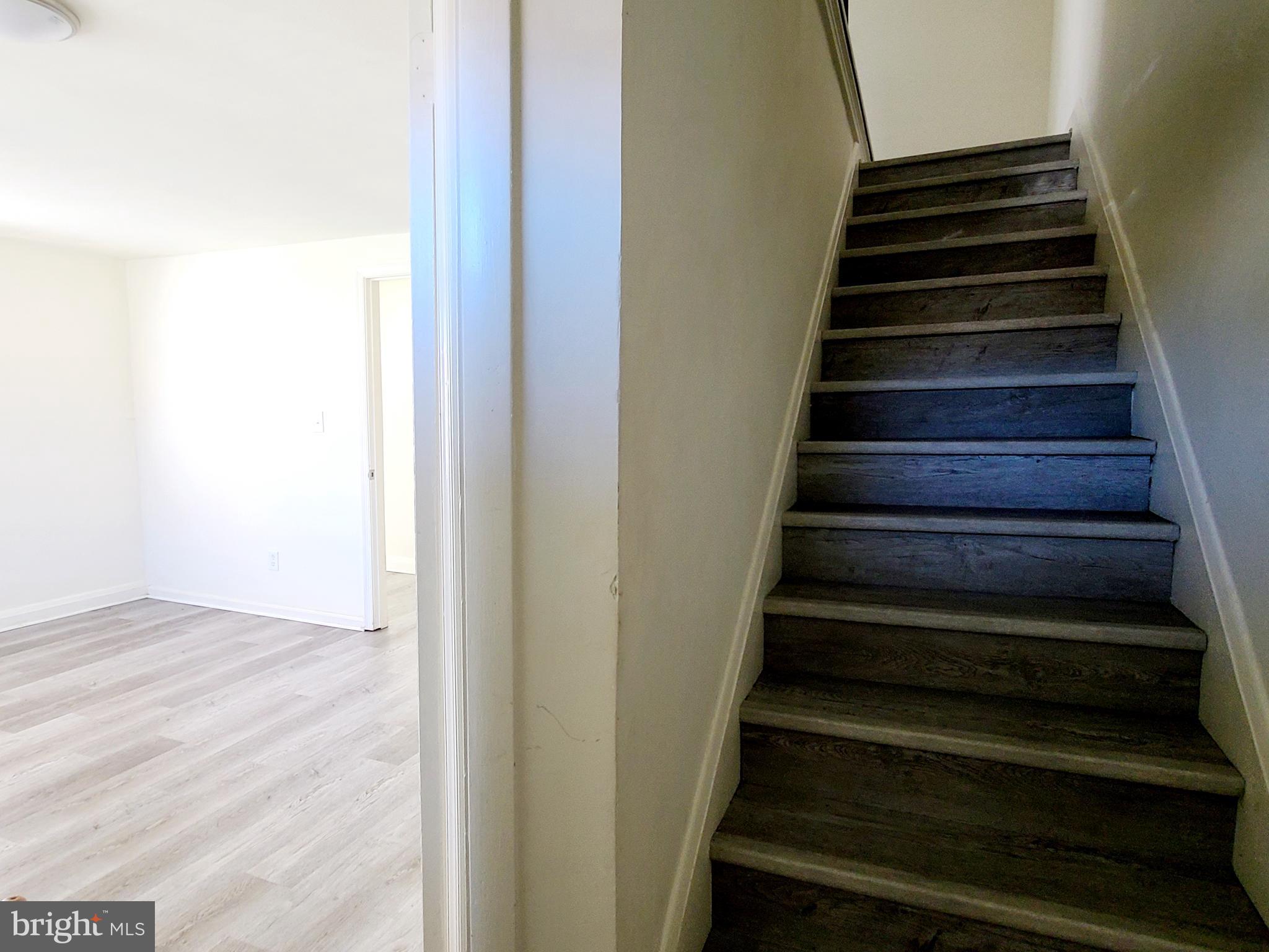 8520 Chestnut Oak Road Parkville, MD 21234 - Photo 7 of 28 a view of entryway