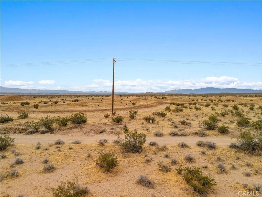 4625813 Drifting Sands Road Adelanto, CA 92301 - Photo 13 of 20