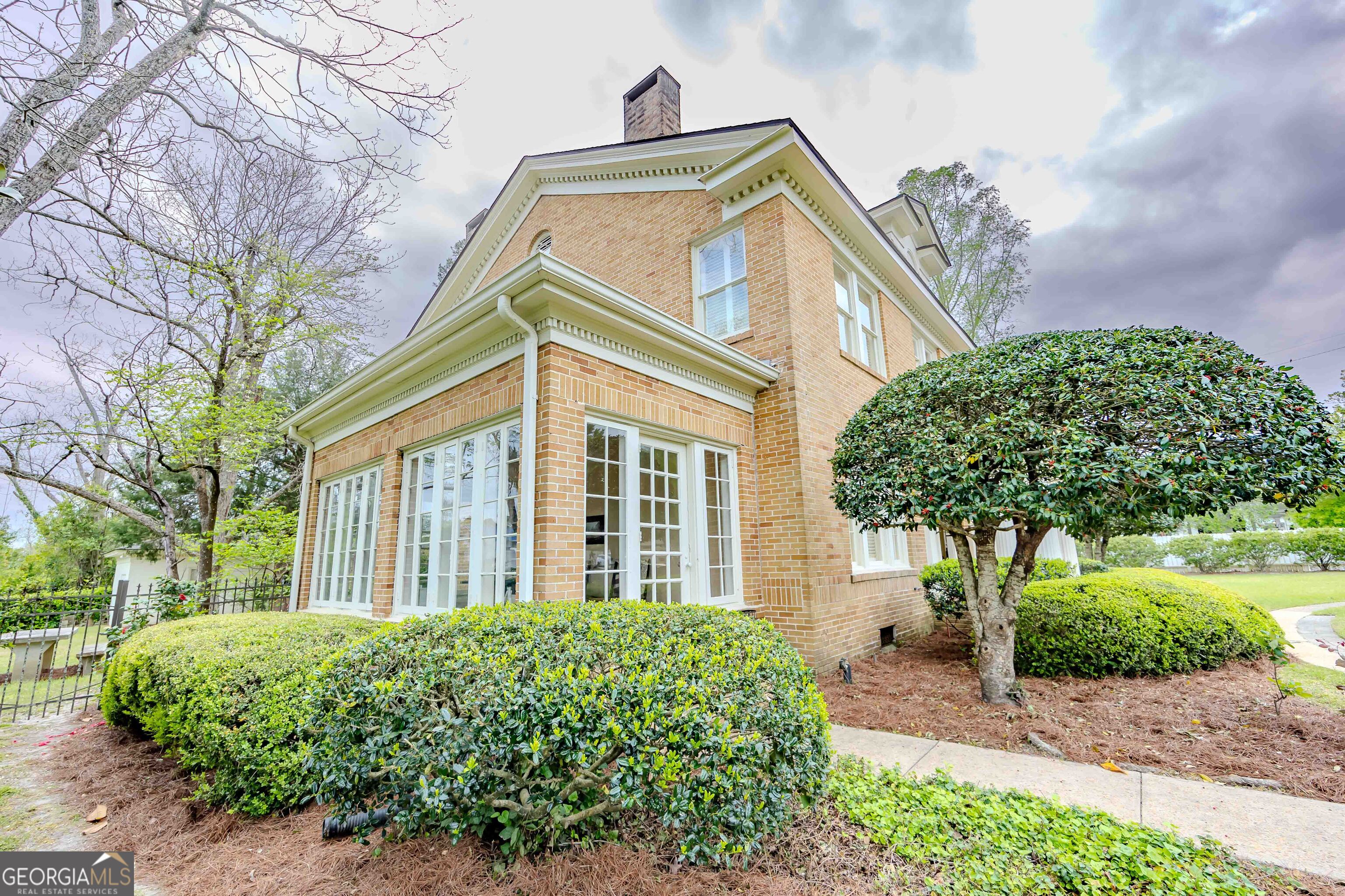 39 West Graham Street McRae-Helena, GA 31055 - Photo 101 of 107 a front view of a house with garden