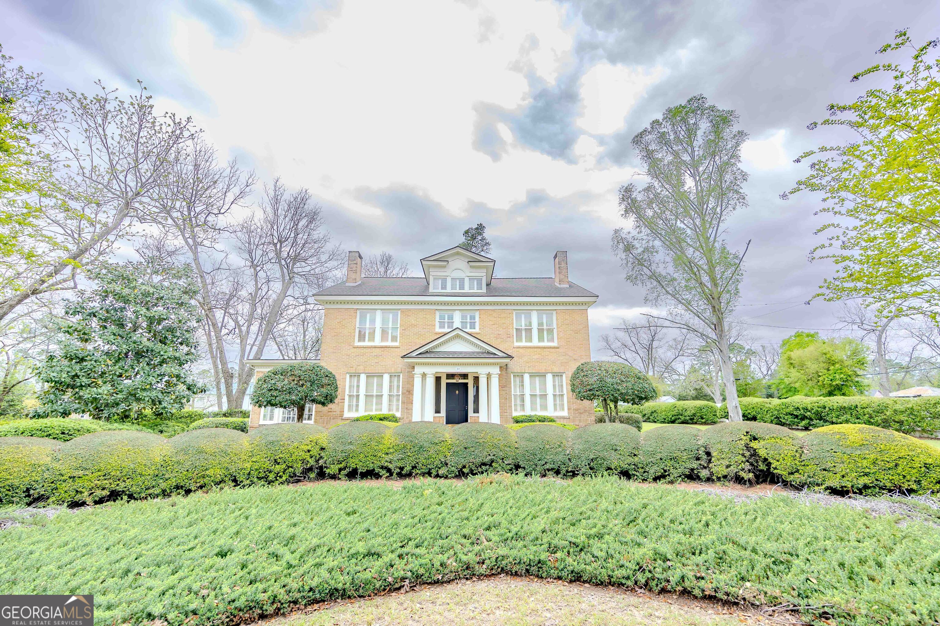 39 West Graham Street McRae-Helena, GA 31055 - Photo 105 of 107 a front view of a house with a garden