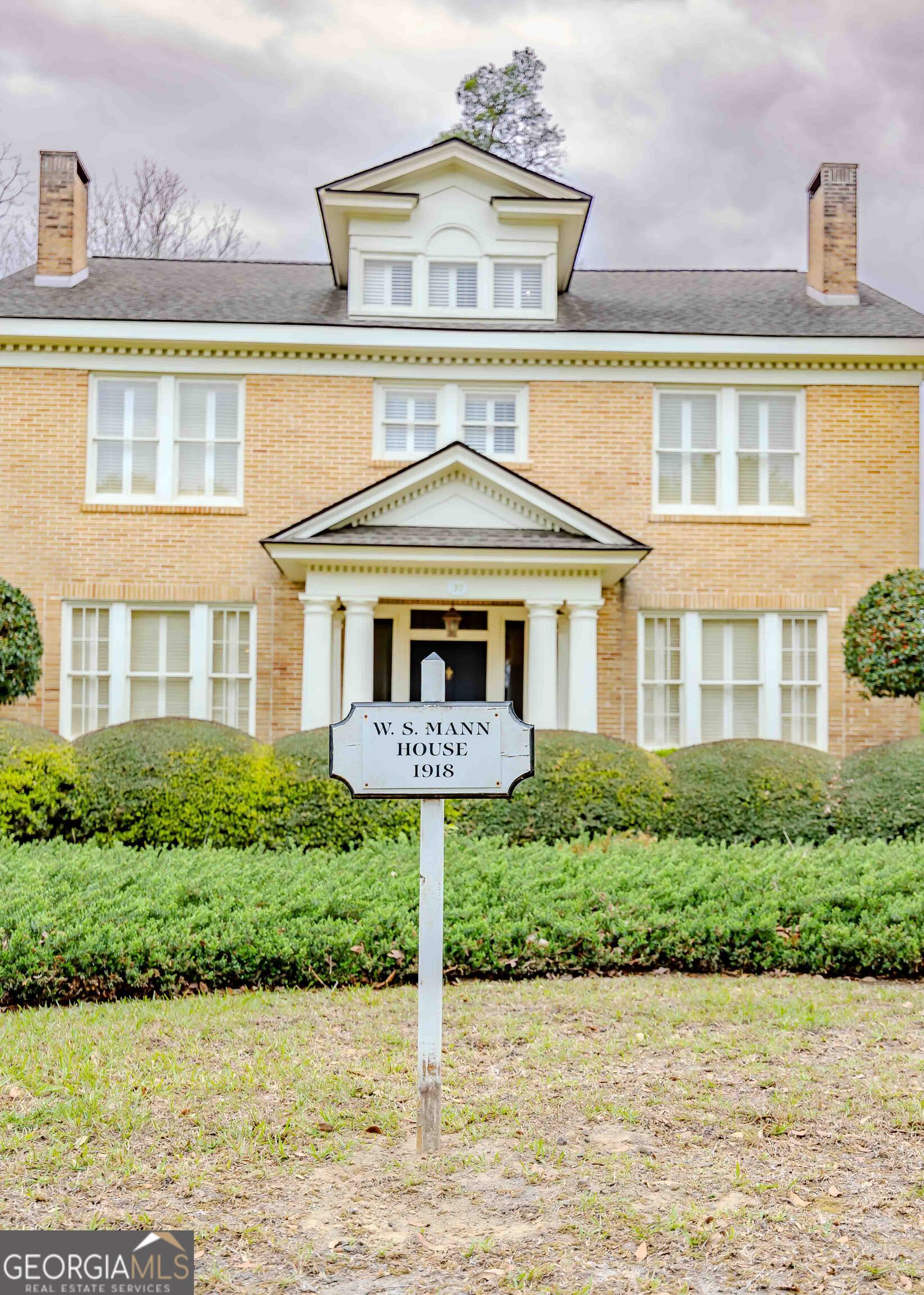 39 West Graham Street McRae-Helena, GA 31055 - Photo 3 of 107 a front view of a building with a garden and plants