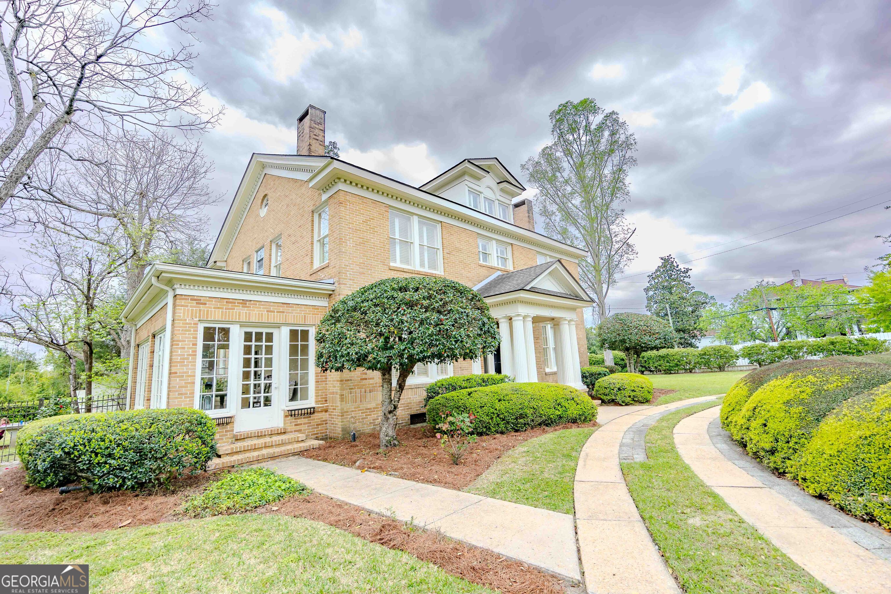 39 West Graham Street McRae-Helena, GA 31055 - Photo 100 of 107 a front view of a house with a garden and plants