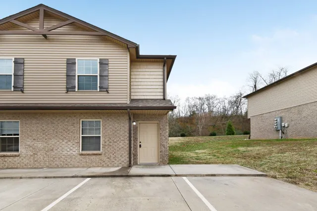 $1,950 | 165 Center Pointe Drive, Unit D, Clarksville, TN 37040
