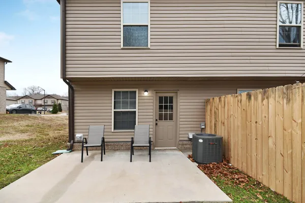 $1,950 | 165 Center Pointe Drive, Unit D, Clarksville, TN 37040