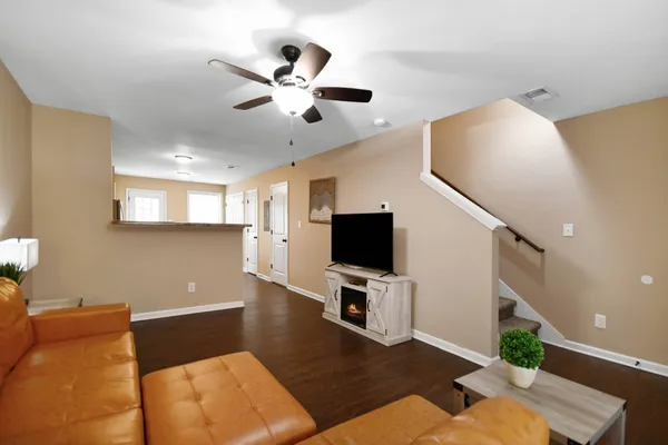 $1,950 | 165 Center Pointe Drive, Unit D, Clarksville, TN 37040