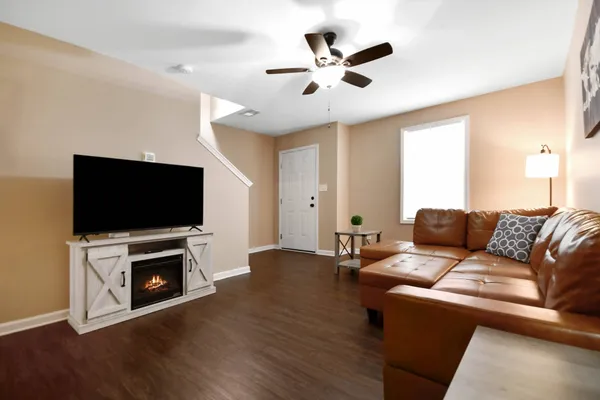 $1,950 | 165 Center Pointe Drive, Unit D, Clarksville, TN 37040