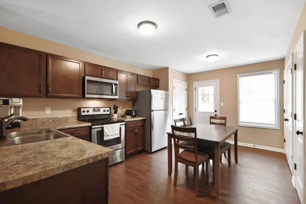 $1,950 | 165 Center Pointe Drive, Unit D, Clarksville, TN 37040