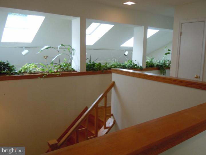 2715 Alden Road Huntingdon Valley, PA 19006 - Photo 19 of 24 Hallway