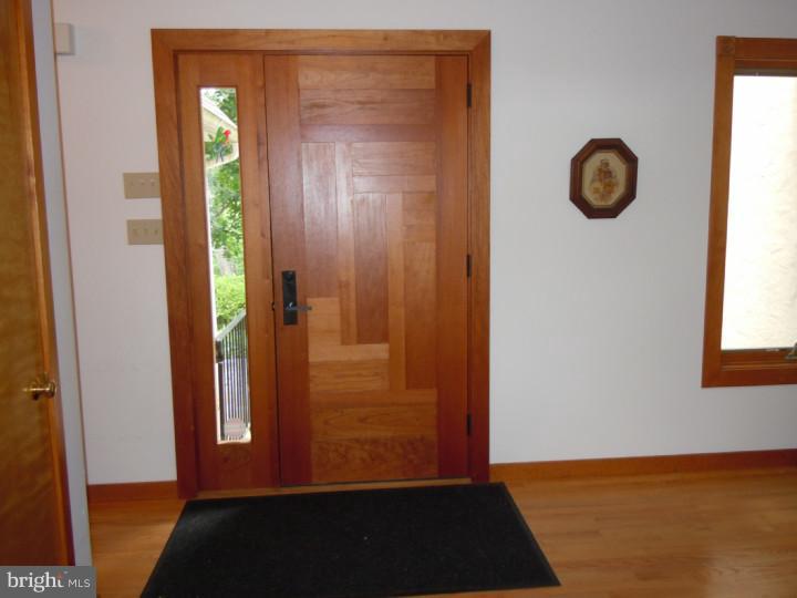 2715 Alden Road Huntingdon Valley, PA 19006 - Photo 5 of 24 Foyer