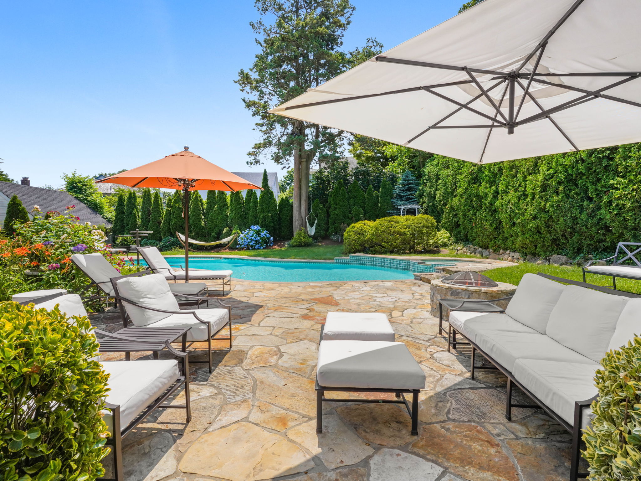 23 Auldwood Road Stamford, CT 06902 - Photo 2 of 39 patio for lounging and dining