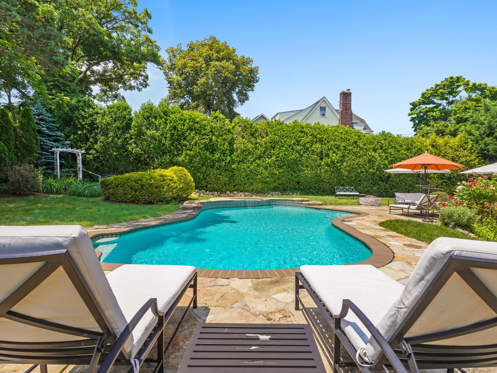 23 Auldwood Road Stamford, CT 06902 - Photo 3 of 39