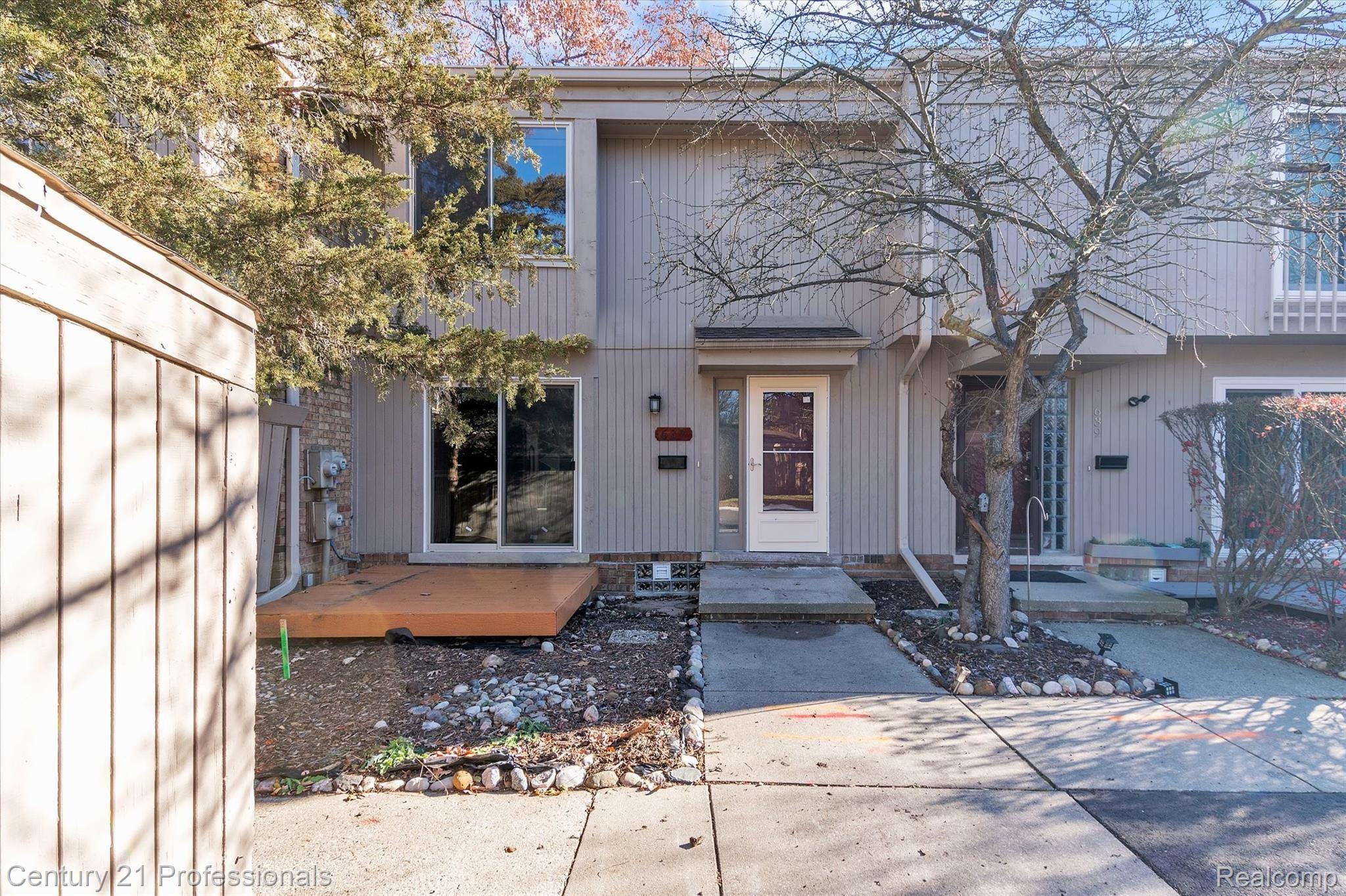 637 Oakbrook West Rochester, MI 48307 - Photo 45 of 45 01-637-Oakbrook-WindowStill-Real-Estate-Photography-2.jpg