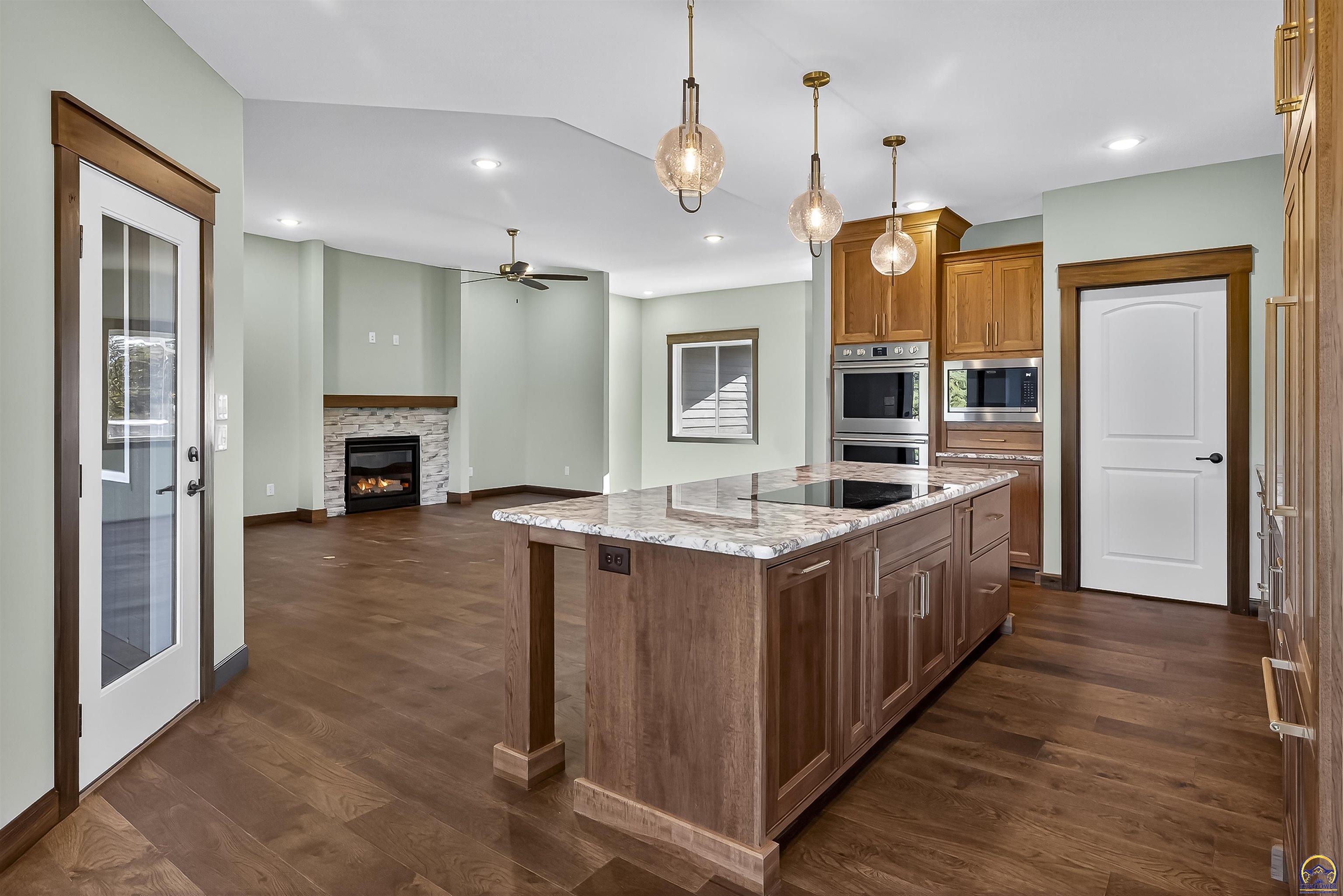 10728 Southeast Berryton Road Berryton, KS 66409 - Photo 6 of 44 Gallery Image 6