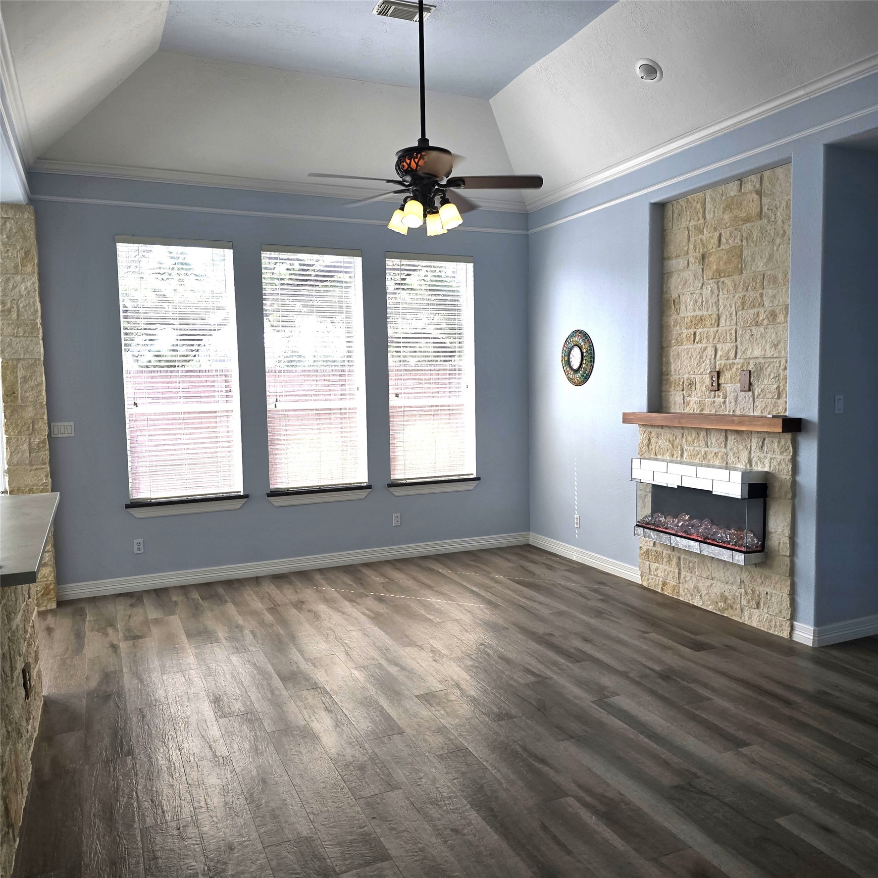 18302 Rittenhouse Park Court Spring, TX 77379 - Photo 12 of 42 LIVING ROOM