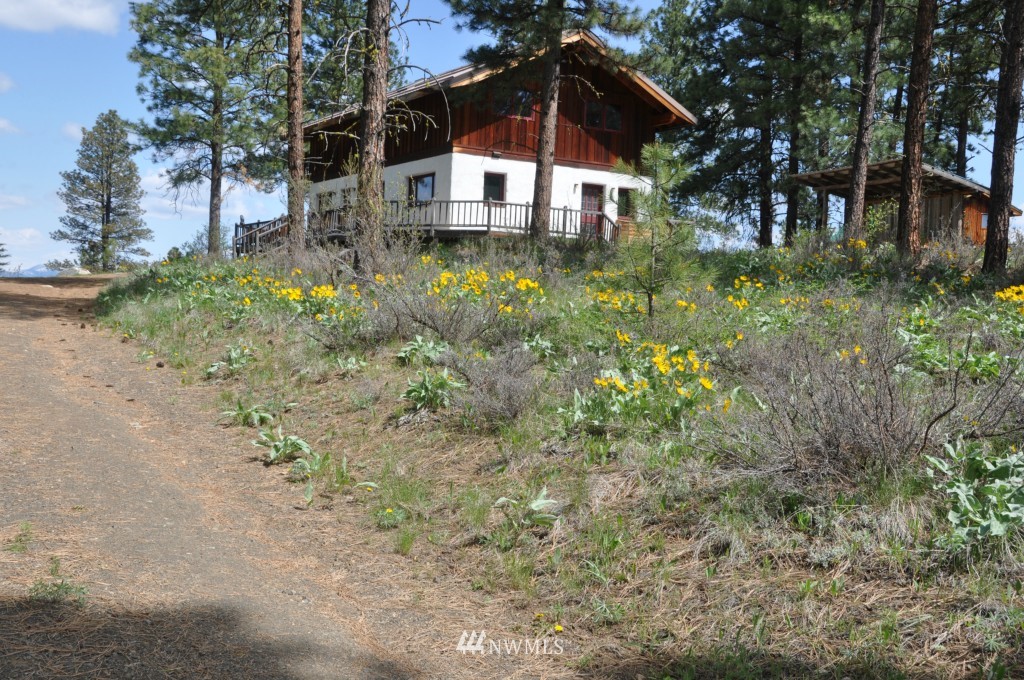 37 A Yellow Leaf Road Winthrop, WA 98862 - Photo 3 of 25 Gallery Image 3