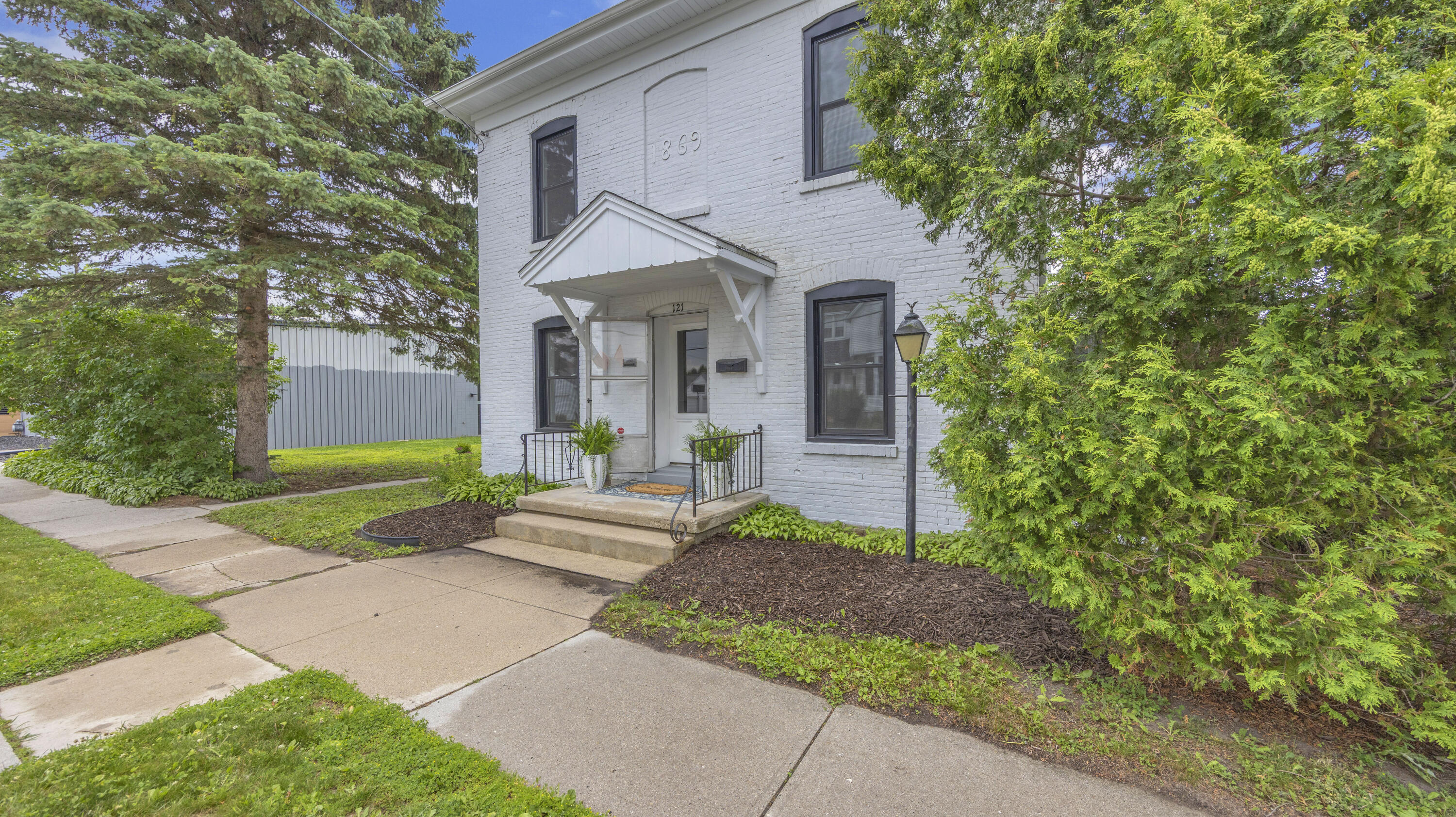 121 Cedar Street Sheboygan Falls, WI 53085 - Photo 5 of 41 Front Yard 1-2