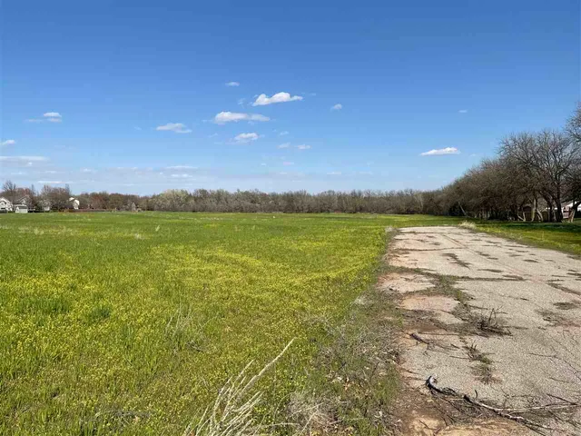 $21,000 | 125 East Burlington Drive, Mulvane, KS 67110