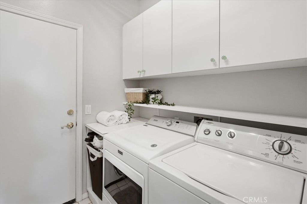 25808 Barnett Lane Stevenson Ranch, CA 91381 - Photo 22 of 38 a utility room with dryer and washer