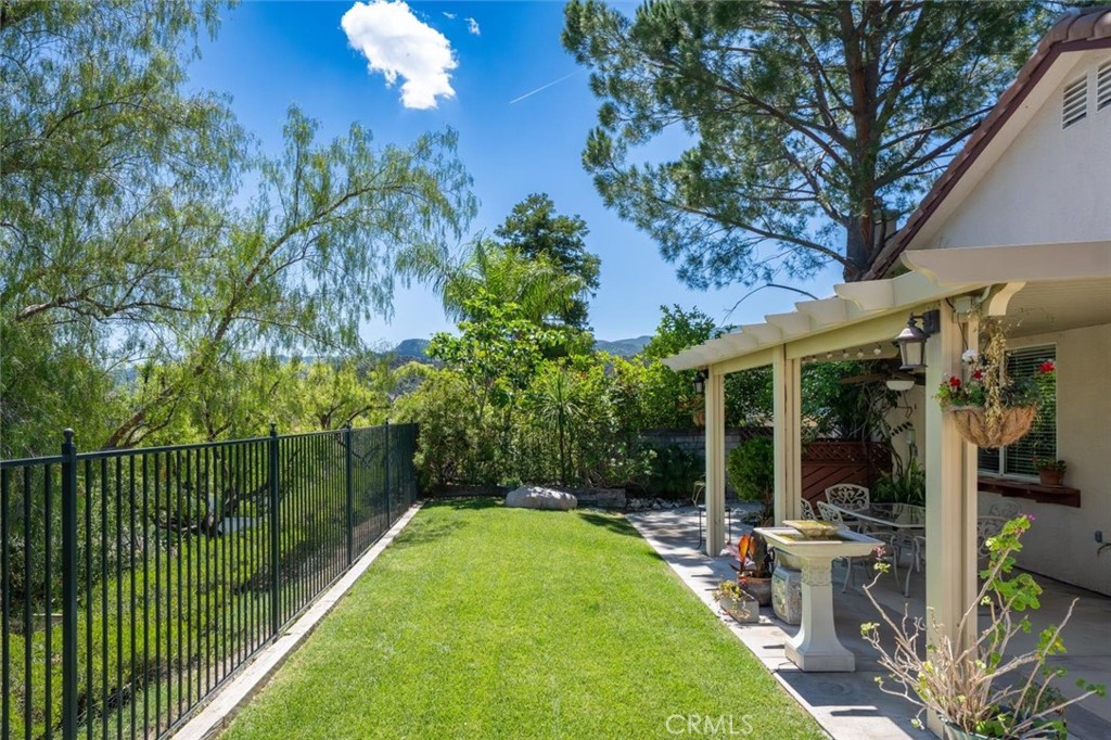 25808 Barnett Lane Stevenson Ranch, CA 91381 - Photo 24 of 38 a view of a backyard with garden