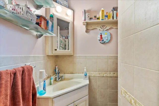 a bathroom with a bathtub and a shower curtain