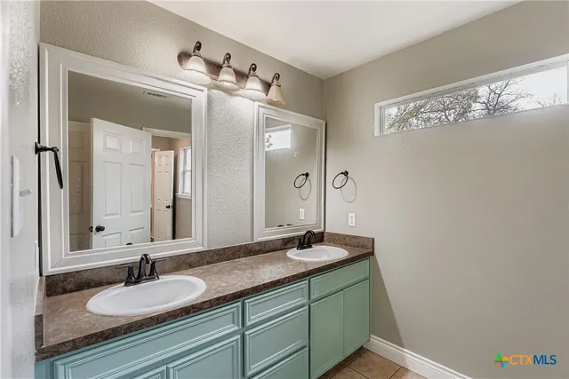 $299,000 | 304 South Main Street, Elgin, TX 78621