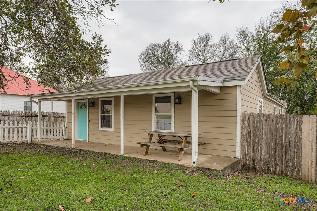 304 South Main Street Elgin, TX 78621 - Photo 7 of 25 View of front of property featuring a shingled roof