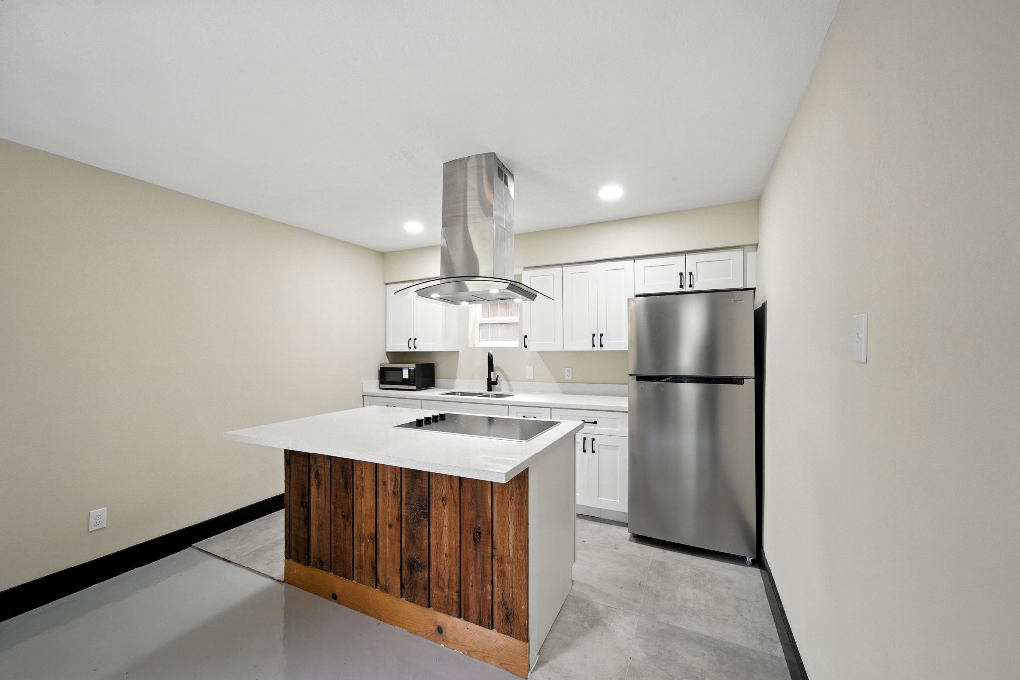 811 Sul Ross Street, Unit 5 Houston, TX 77006 - Photo 3 of 10 a kitchen with a refrigerator a stove a sink and a refrigerator