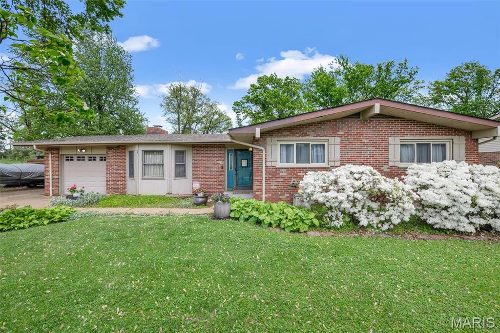 16 Larkin Lane St. Louis, MO 63128 - Photo 1 of 28