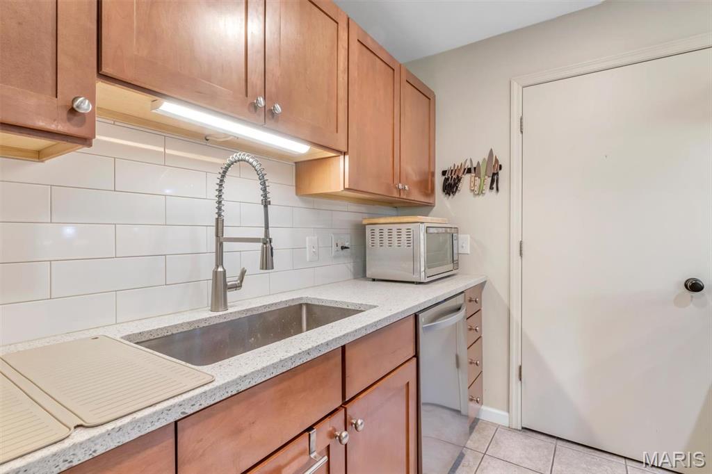 16 Larkin Lane St. Louis, MO 63128 - Photo 11 of 28