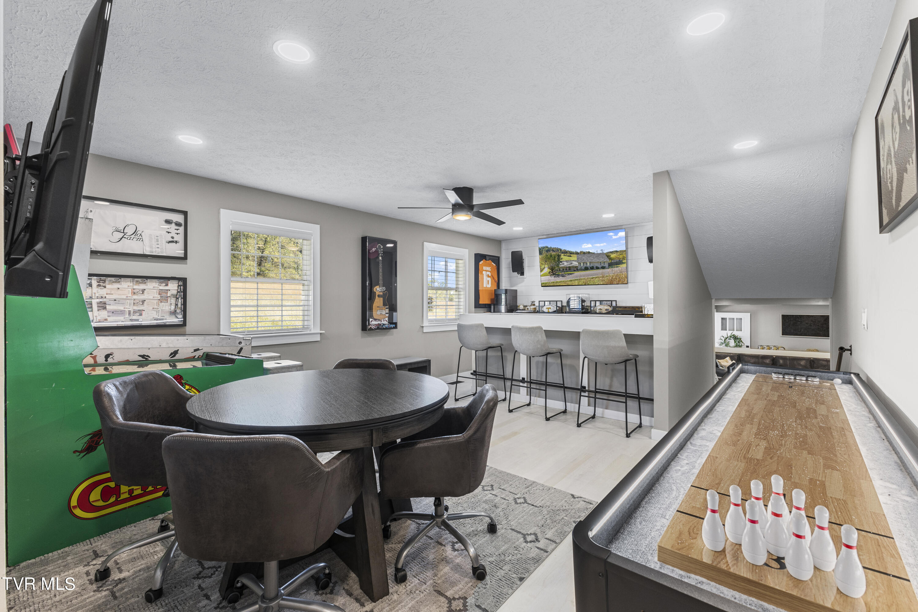 273 Mt Zion Road Church Hill, TN 37642 - Photo 20 of 56 2nd living room