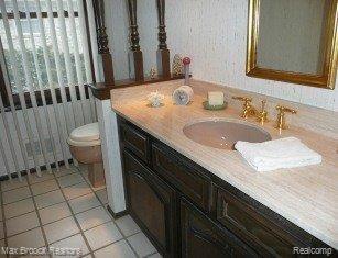 5219 Watergate Road West Bloomfield, MI 48323 - Photo 11 of 25 Entry Level Powder Rm