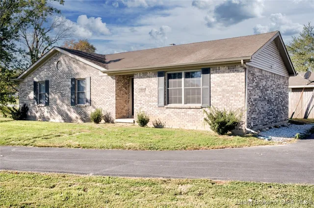 $190,000 | 800 Old State Road 60, Salem, IN 47167