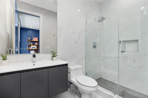 $6,595,000 | 5701 North Bay Road, Miami Beach, FL 33140