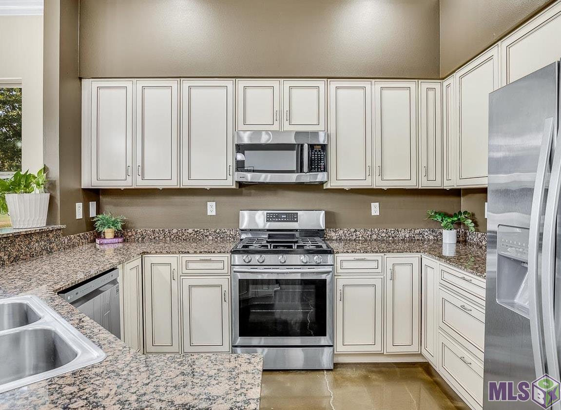 23338 Fairway Gardens Springfield, LA 70462 - Photo 7 of 36