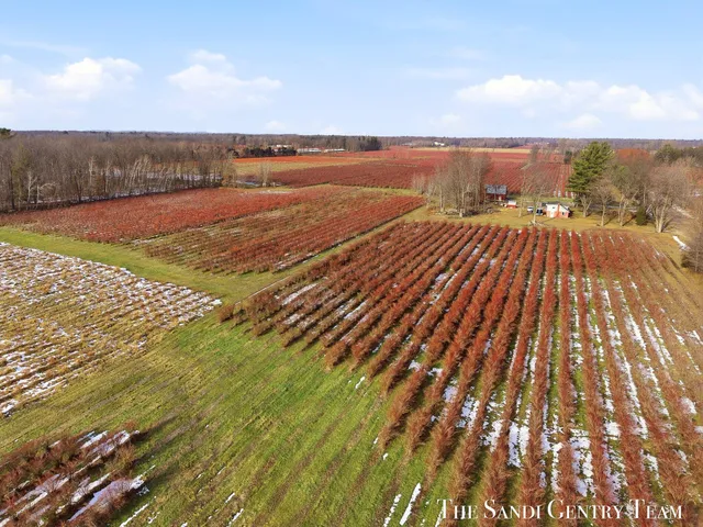 $902,880 | 10005 144th Avenue, West Olive, MI 49460