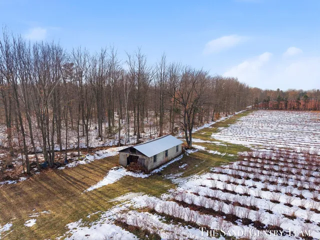 $902,880 | 10005 144th Avenue, West Olive, MI 49460