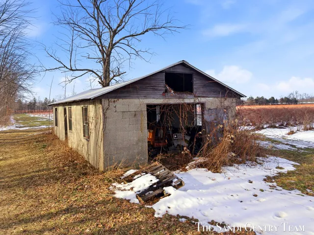 $902,880 | 10005 144th Avenue, West Olive, MI 49460