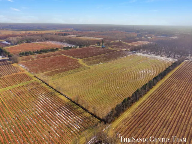 $902,880 | 10005 144th Avenue, West Olive, MI 49460