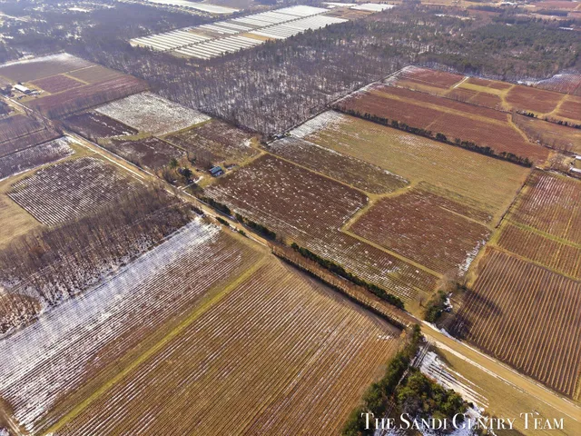$902,880 | 10005 144th Avenue, West Olive, MI 49460