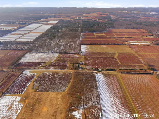 $902,880 | 10005 144th Avenue, West Olive, MI 49460