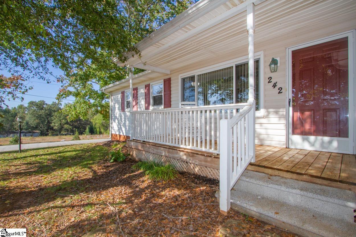 242 Pearson Road Easley, SC 29642 - Photo 3 of 32 Gallery Image 3
