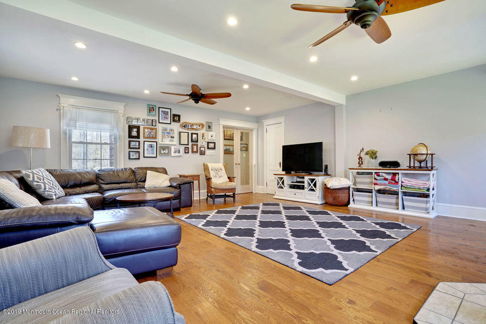 160 Old Tavern Road Farmingdale, NJ 07727 - Photo 13 of 27 living room