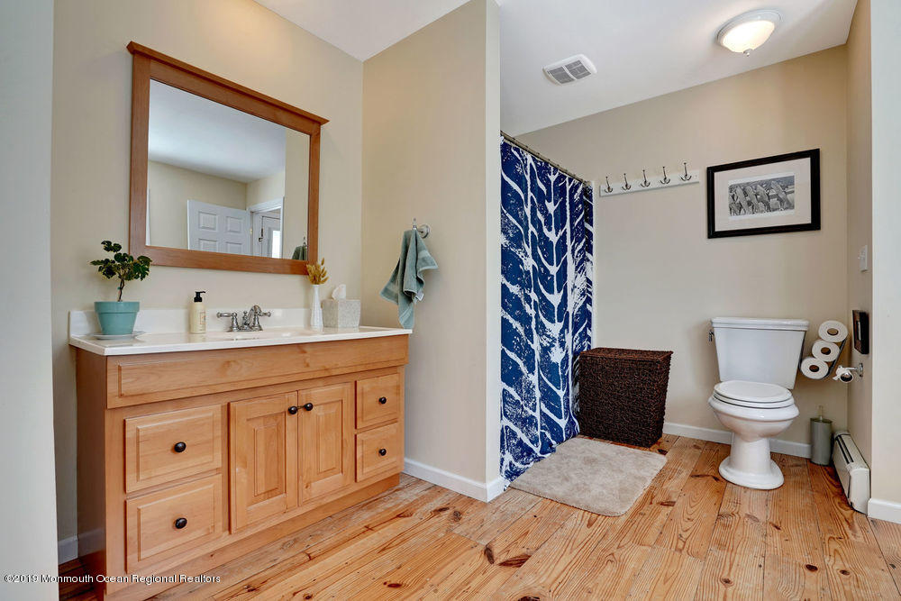 160 Old Tavern Road Farmingdale, NJ 07727 - Photo 16 of 27 1st floor large bath