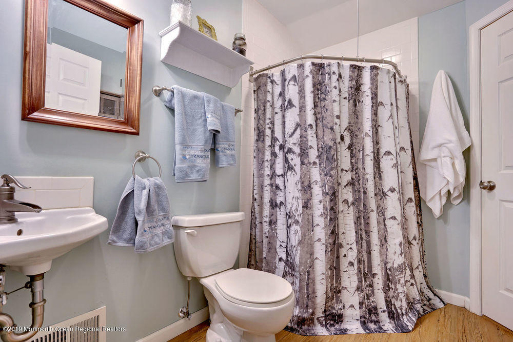 160 Old Tavern Road Farmingdale, NJ 07727 - Photo 20 of 27 2nd floor bath