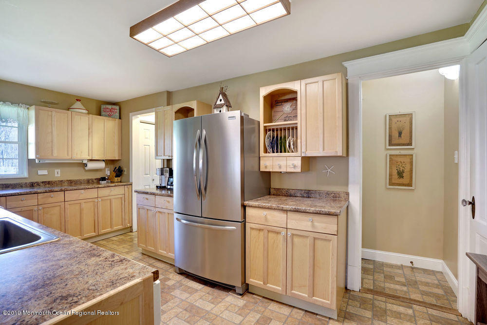 160 Old Tavern Road Farmingdale, NJ 07727 - Photo 8 of 27 Kitchen