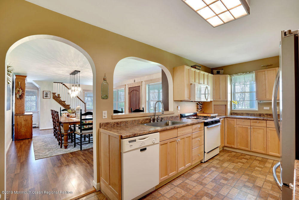 160 Old Tavern Road Farmingdale, NJ 07727 - Photo 9 of 27 Kitchen