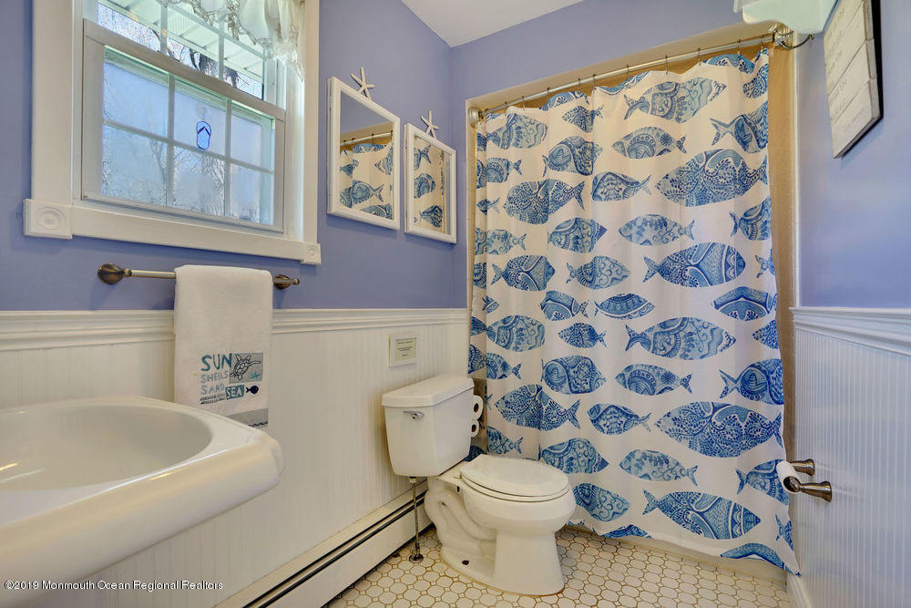 160 Old Tavern Road Farmingdale, NJ 07727 - Photo 10 of 27 1st floor bath