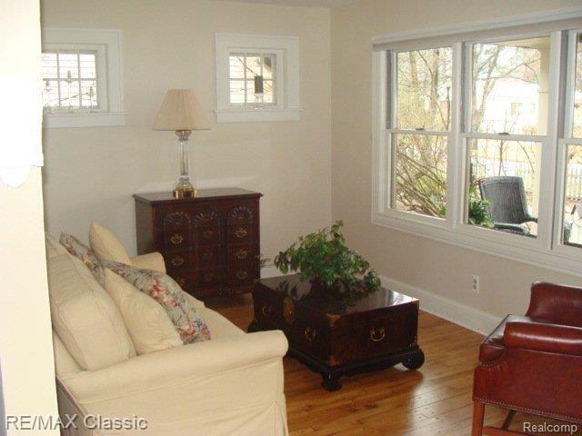 916 Roselawn Drive Rochester, MI 48307 - Photo 4 of 16 916 Roselawn 011